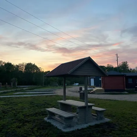 Womocamp Holzhuette 1