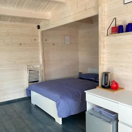 Womocamp Holzhuette 1
